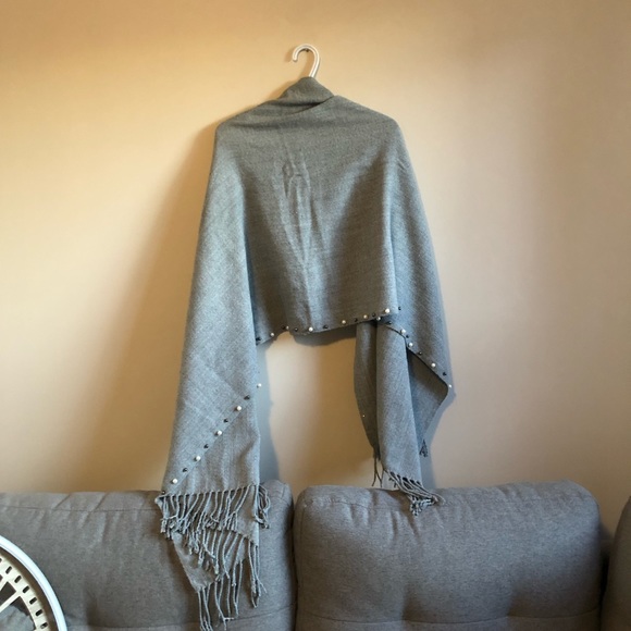 Capes - Picture 4 of 4